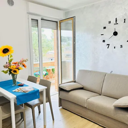 Comfy With Balcony Апартаменты *